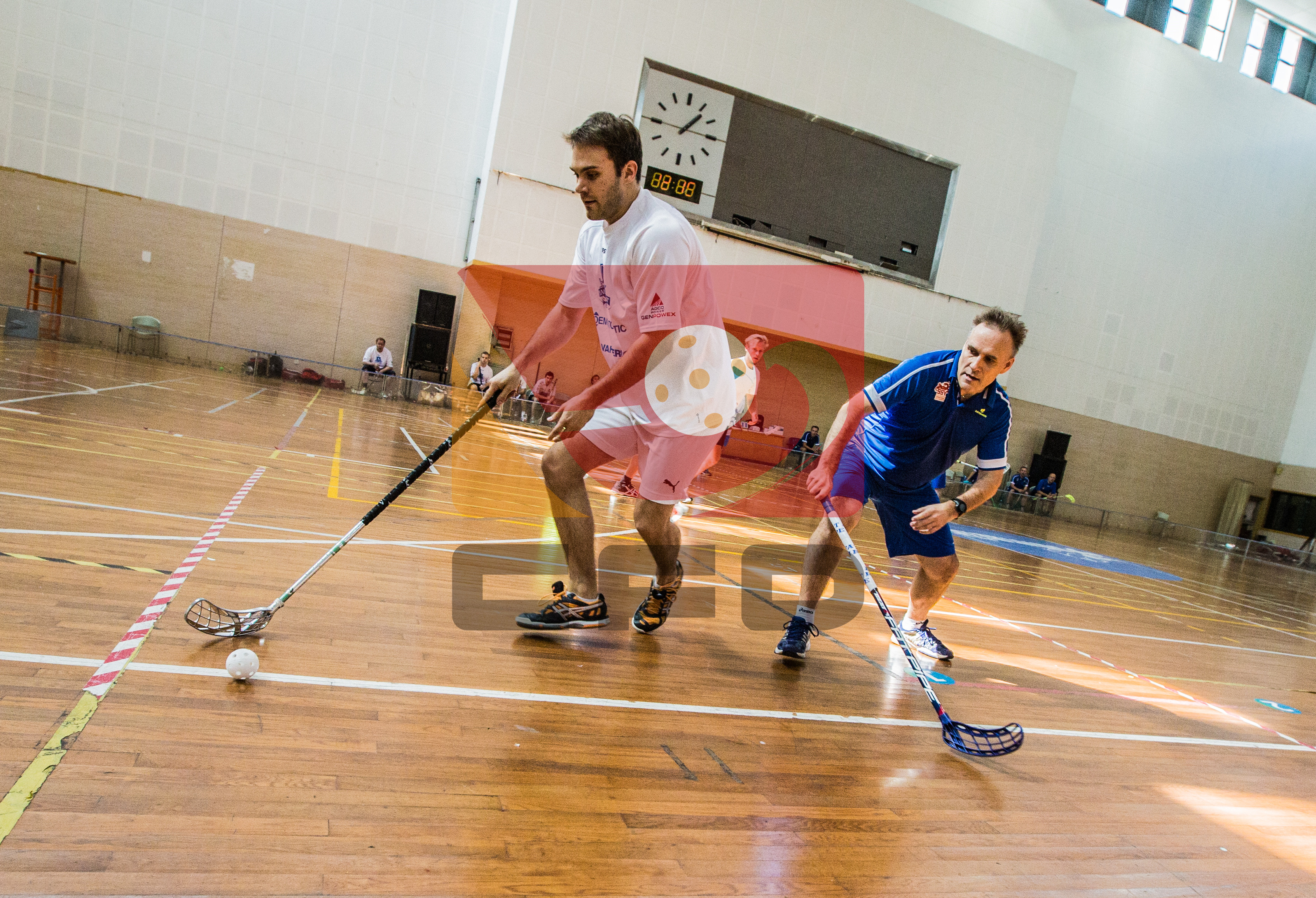 2014年6月,陈新在上海成立的第一支中国旱地冰球大学生国家队走出国门