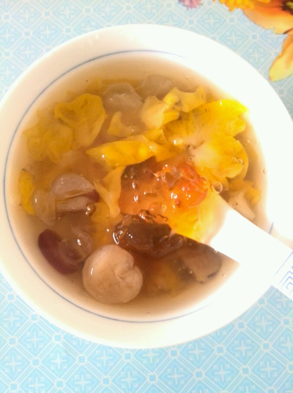  p data-id="go0nmyo089">橙盅炖金耳是一道