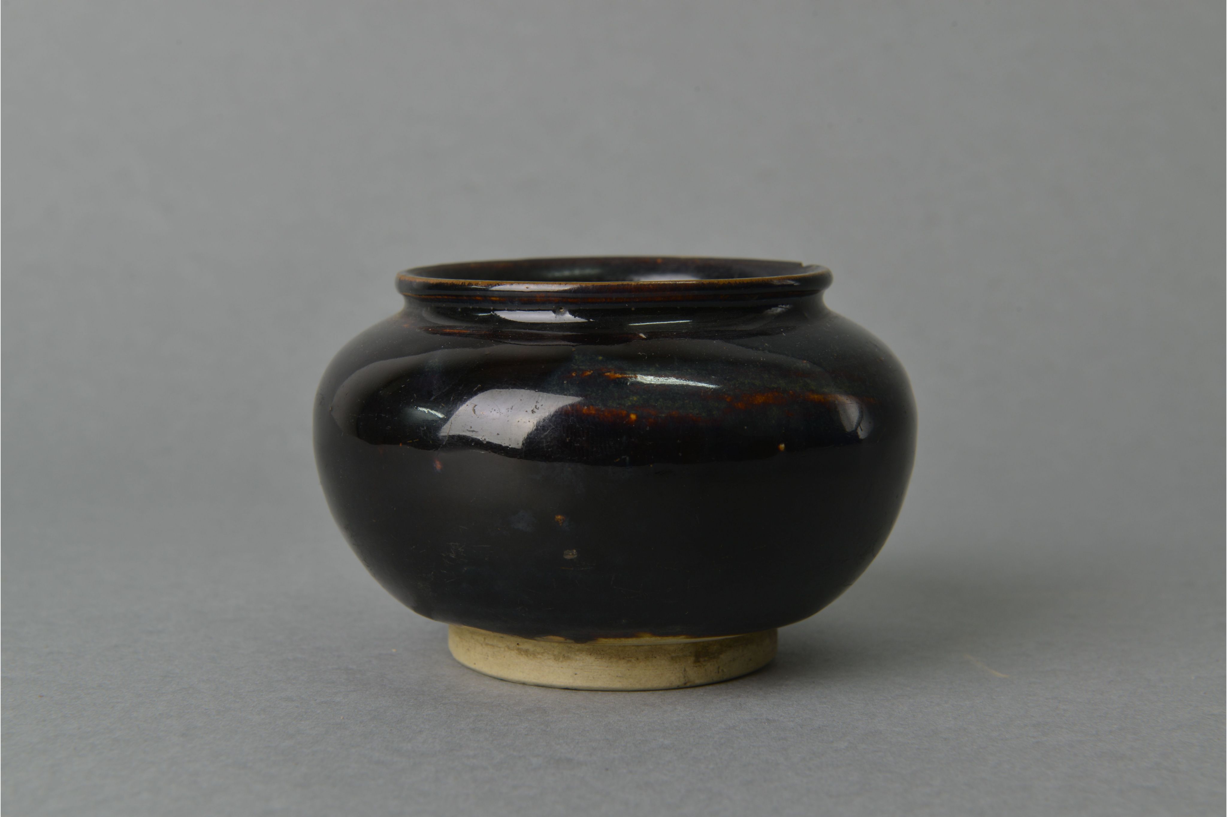 元黑釉罐