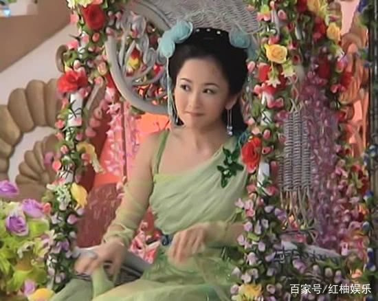 盘点荡秋千的几位女星，个个美若天仙，然而最后一位美感全无_百科TA说