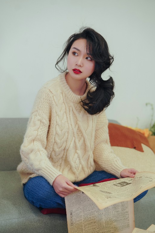  p data-id="tnpqqj3yov2n">金娜,女性配音演员.