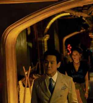 杜德伟（前）在电视剧《唐人街探案2》中饰演法南