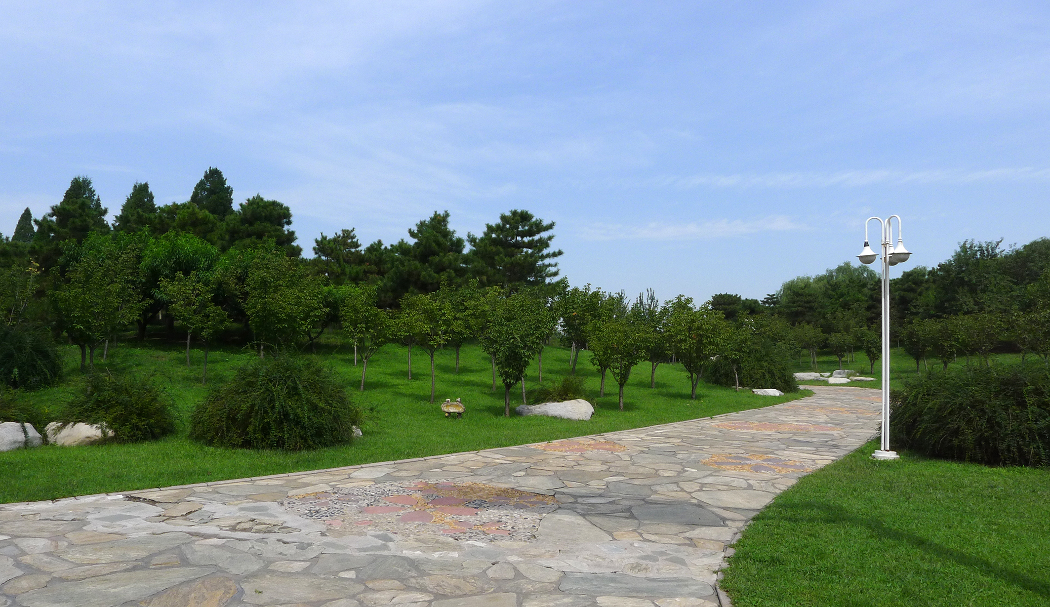  p>北京朝阳公园是北京市四环以内最大的城市公园,原称水碓子公园,始