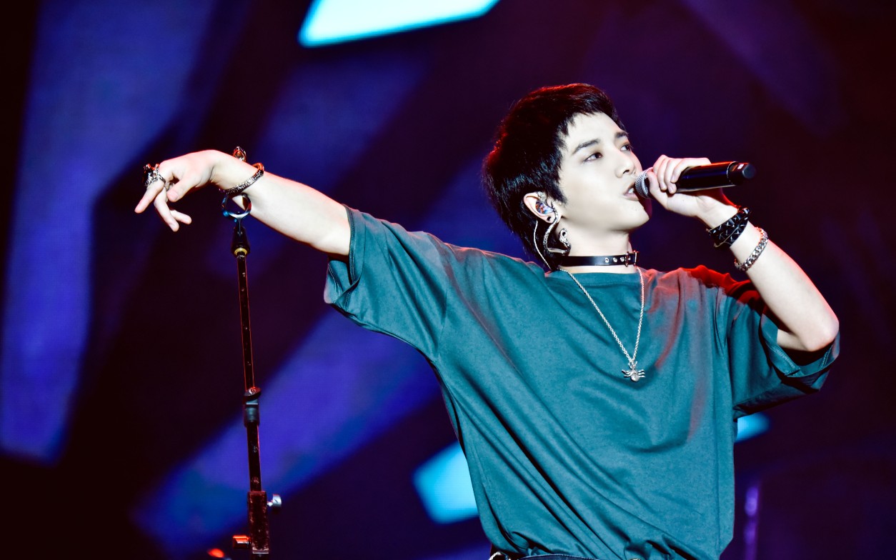  p>华晨宇,1990年2月7日生于湖北省十堰市,中国内地流行乐男歌手,作曲