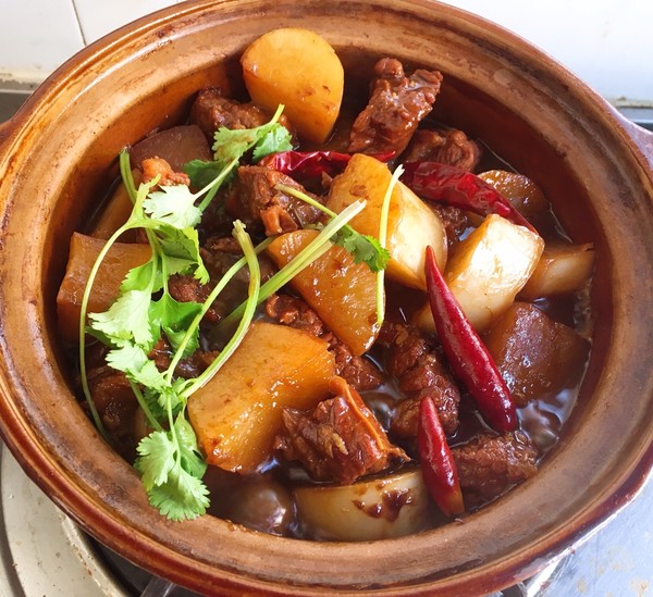 牛腩萝卜煲