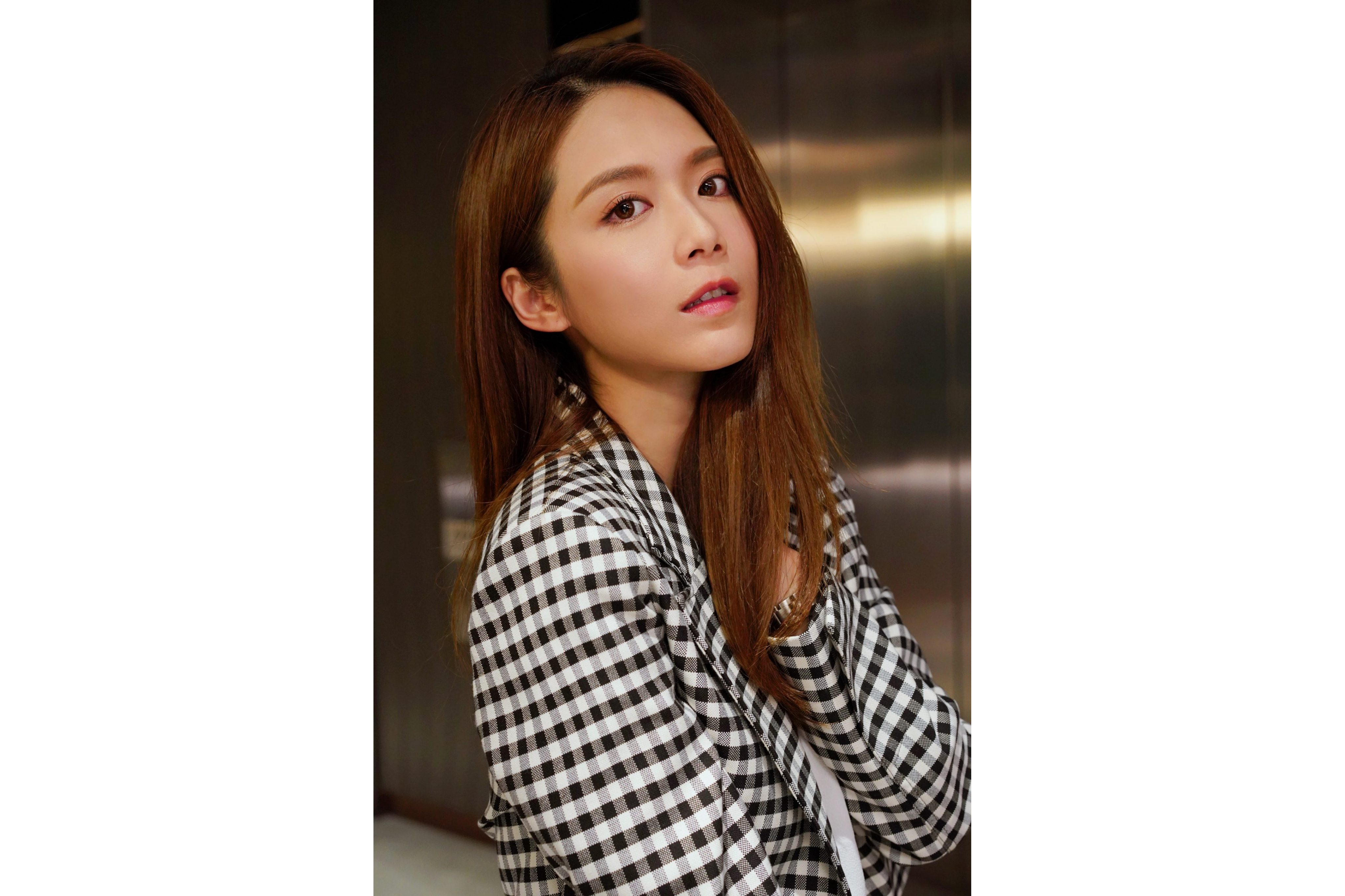  p data-id="tgxxfcsk1unm">艾妮(elly),中国香港女歌手,代表作品有