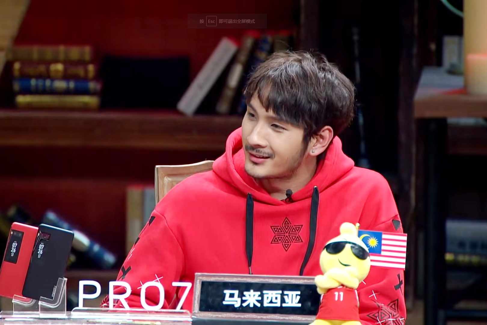 原名吕俊杰,男,演员,是《 a target="_blank" href="/item/非正式会谈