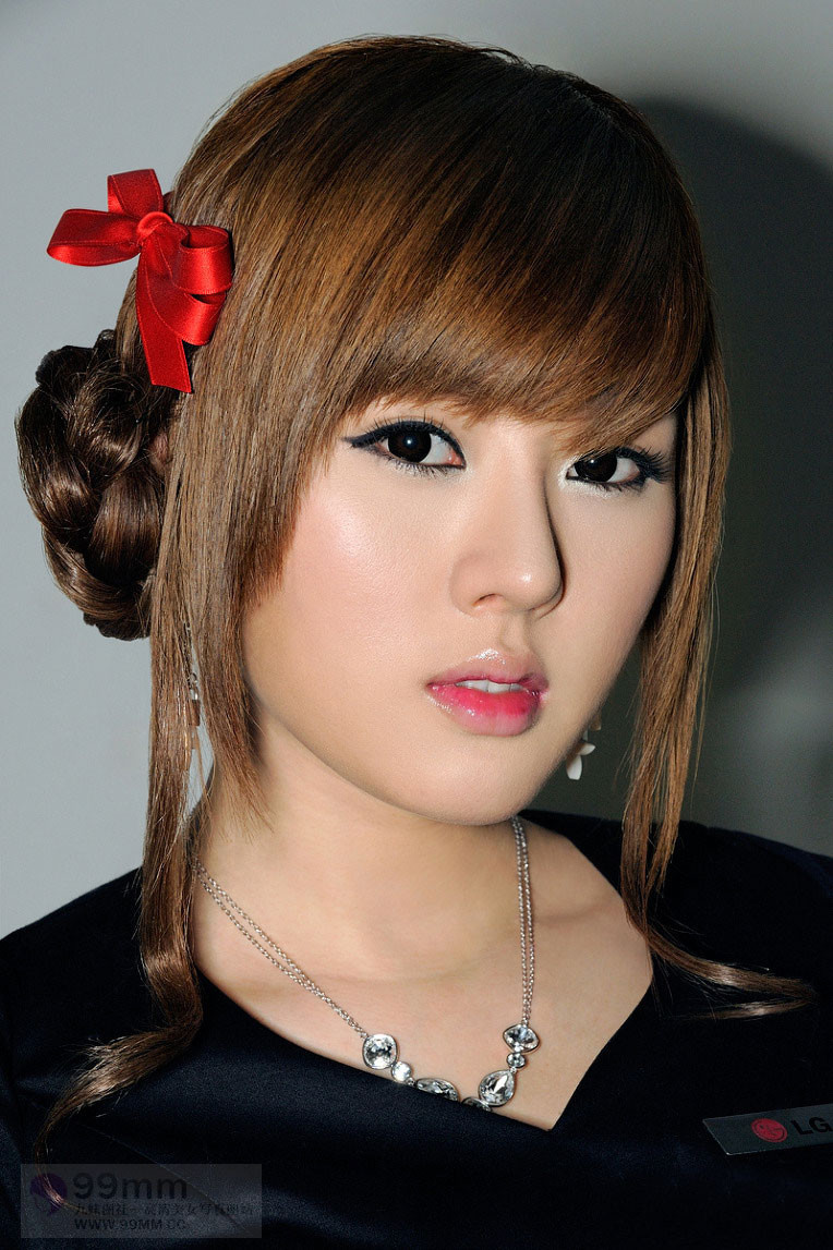  p>黄美姬,别名黄美熙,1982年2月14日出生于韩国,韩国女模特.