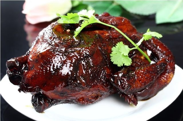  p data-id="gnx94ayy0z">酱鸡是一道乌镇的