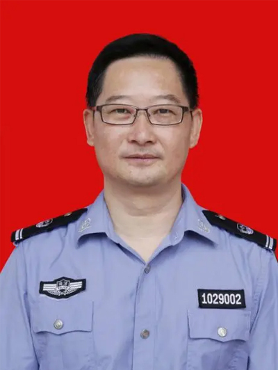 中共党员,本科学历,现任抚州市东乡区司法局党组成员,副局长,二级主任