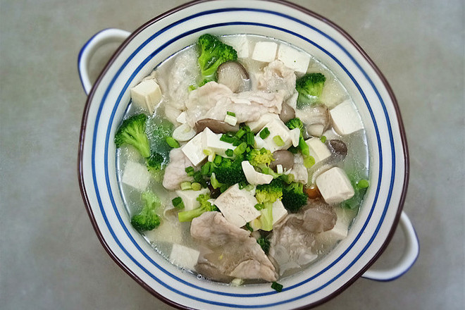 生菜花豆腐瘦肉汤