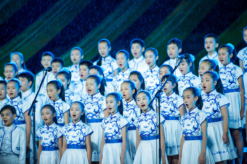 中央广播电视总台银河少年电视艺术团从一个小小的影视演出队,经过56