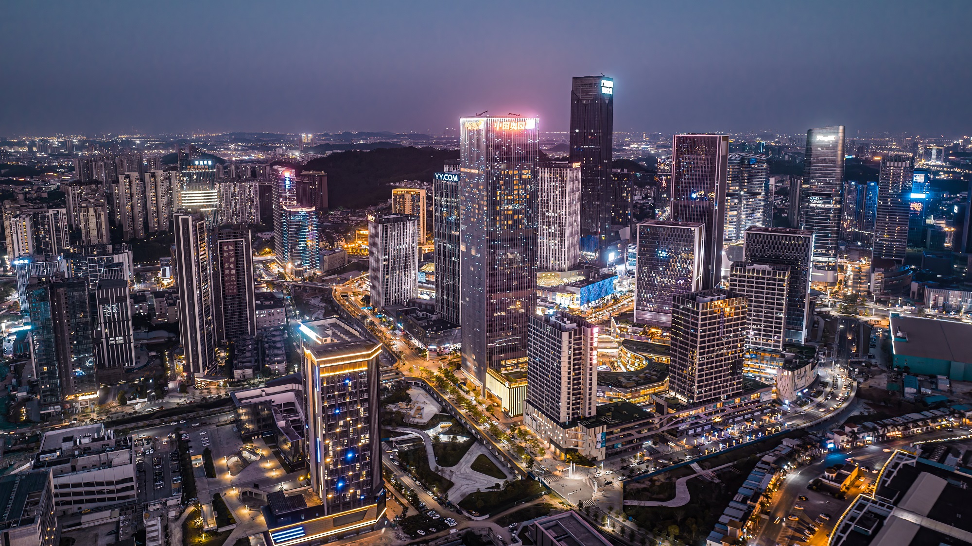  p data-id="t8xslirfoelo">万博商务区位居珠三角几何中心,紧靠广州 