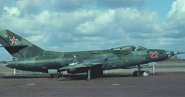 它的改型雅克-28p是一款地地道道的战斗机/截击机,也是雅克局最后一款