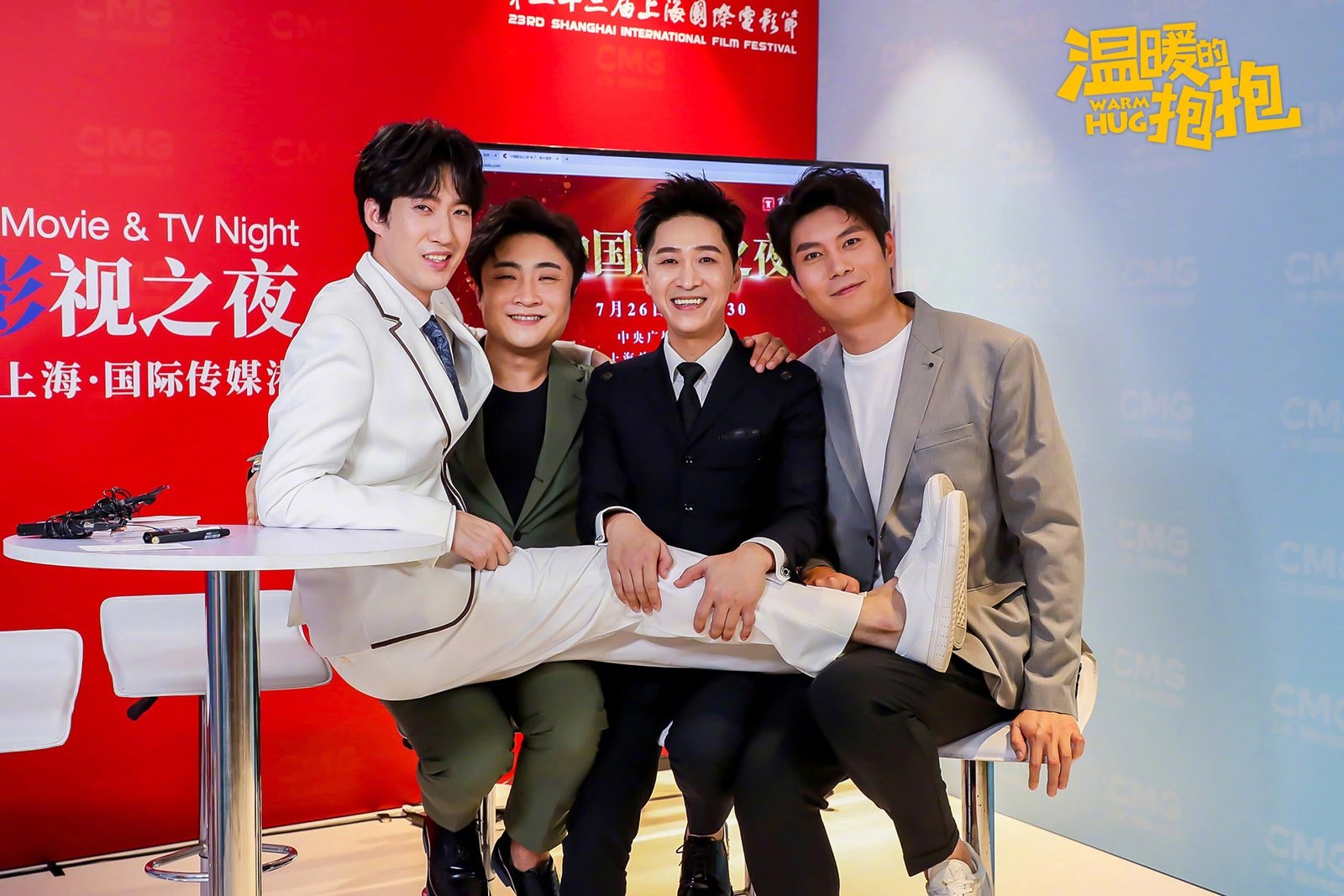 《温暖的抱抱》是由 a target="_blank" href="/item/常远/5646786"
