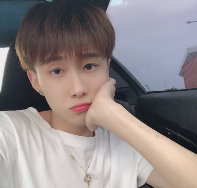 brux76lv">王乐乐,原 a target="_blank" href="/item/快手/19678032"