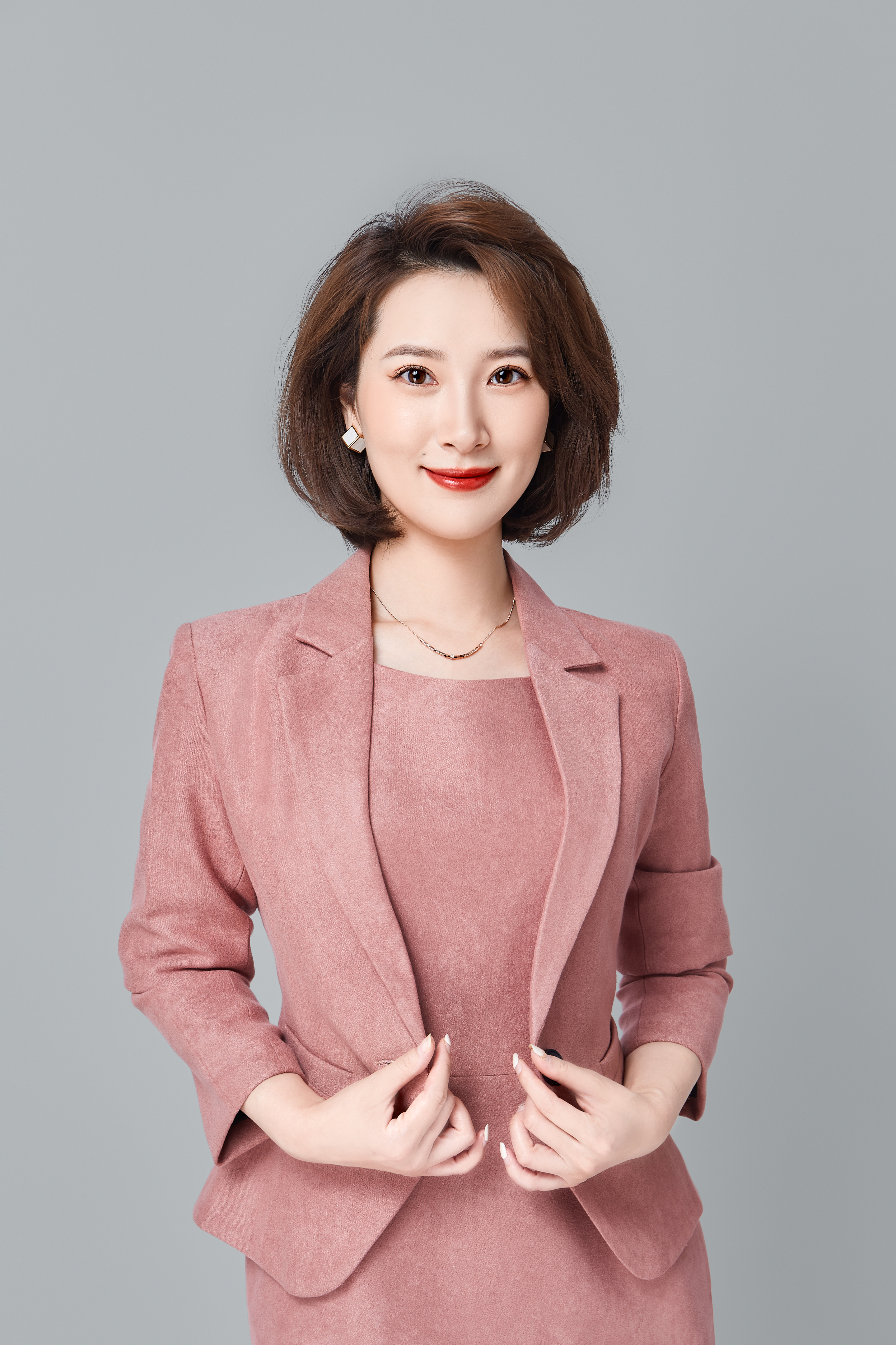 data-id="gnvh5a3g5r">马丽,女,汉族,中共党员,中国内地女主持人,宁夏