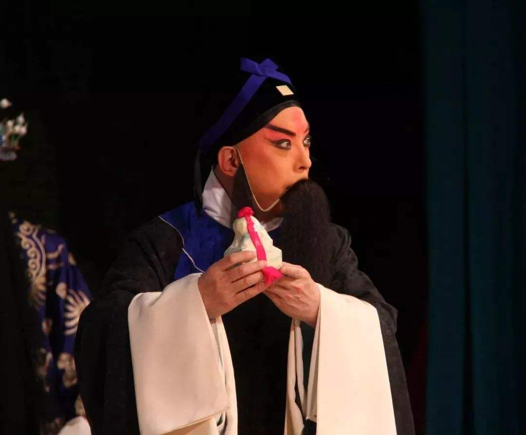  p>于魁智,男,回族,1961年12月15日出生于辽宁沈阳,著名京剧演员,工老