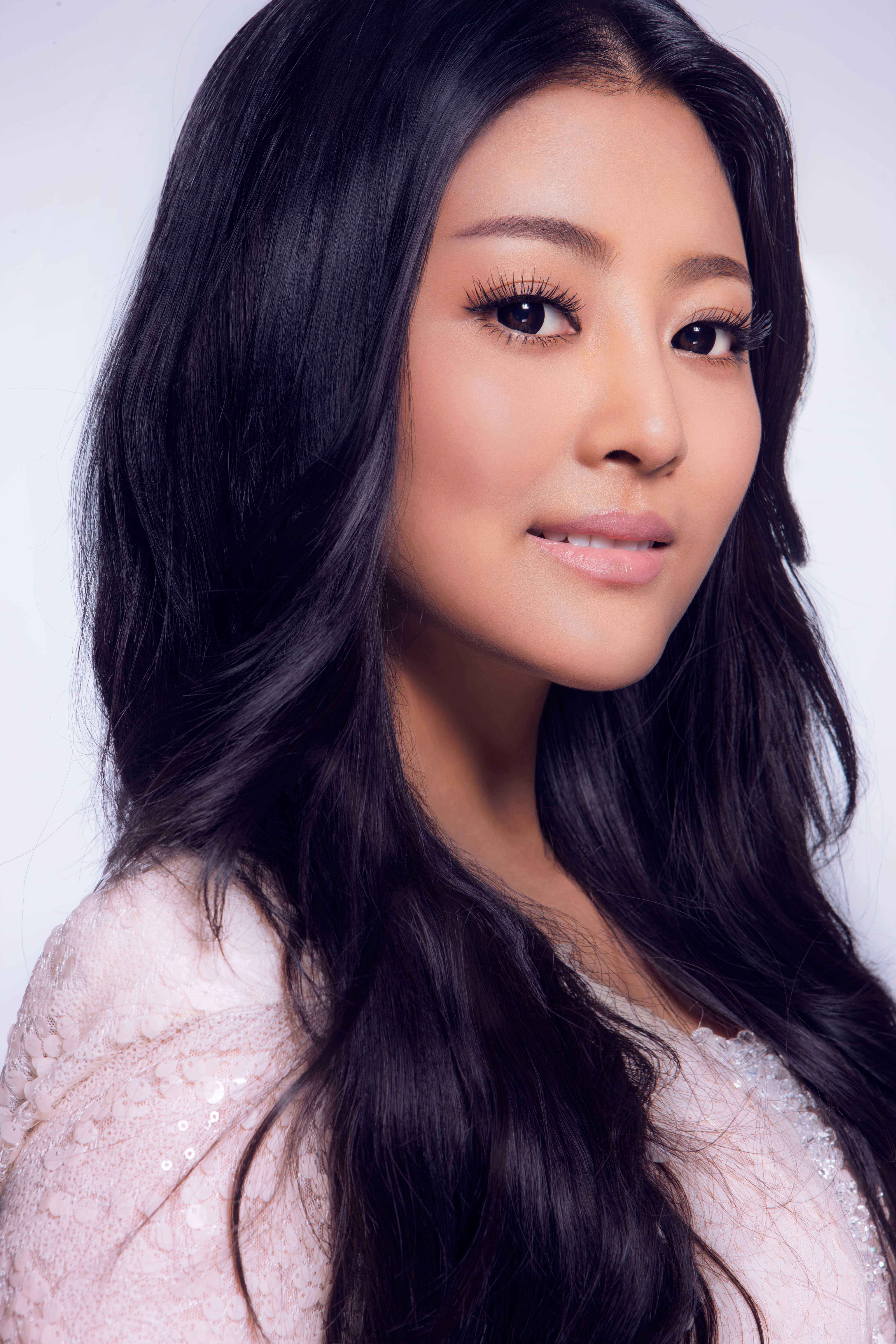  p>阿鲁阿卓,彝族,生于贵州 a target="_blank" href="/item/毕节