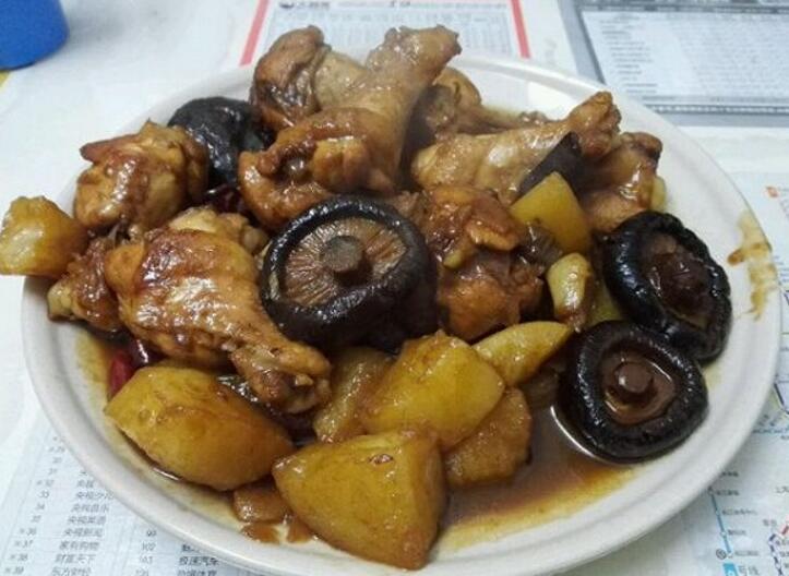 无敌鸡翅炖土豆香菇