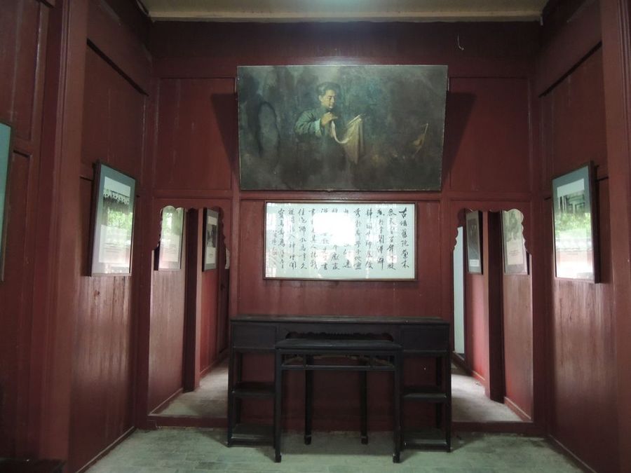  p> a target="_blank" href="/item/徐悲鸿">徐悲鸿 /a>故居位于 a