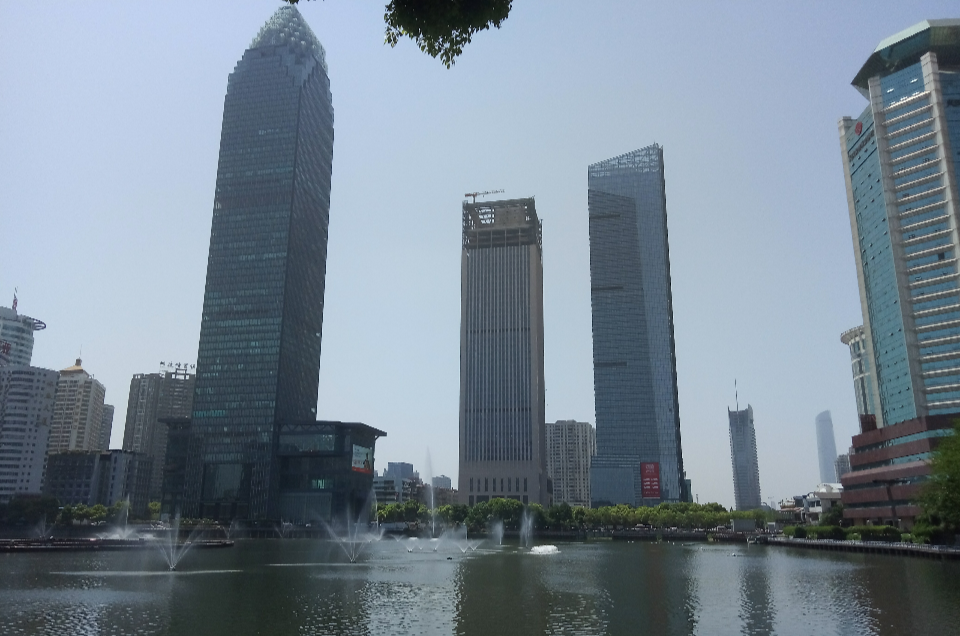  p data-id="gnvex3kgyn">武汉民生银行大厦系中西部地区最高的大楼