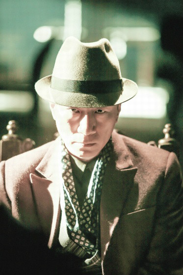 data-lemmaid="554175">一代枭雄 /a>》中的原创架空人物,人称:"何