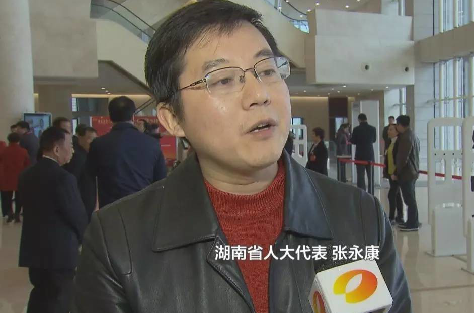 湖南省第十二届人大代表,现任常宁市教育局党工委副书记,副局长