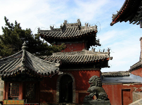  p>碧霞寺简介 碧霞寺原名碧霞宫,俗称奶奶庙,位于海州白虎山东麓,原