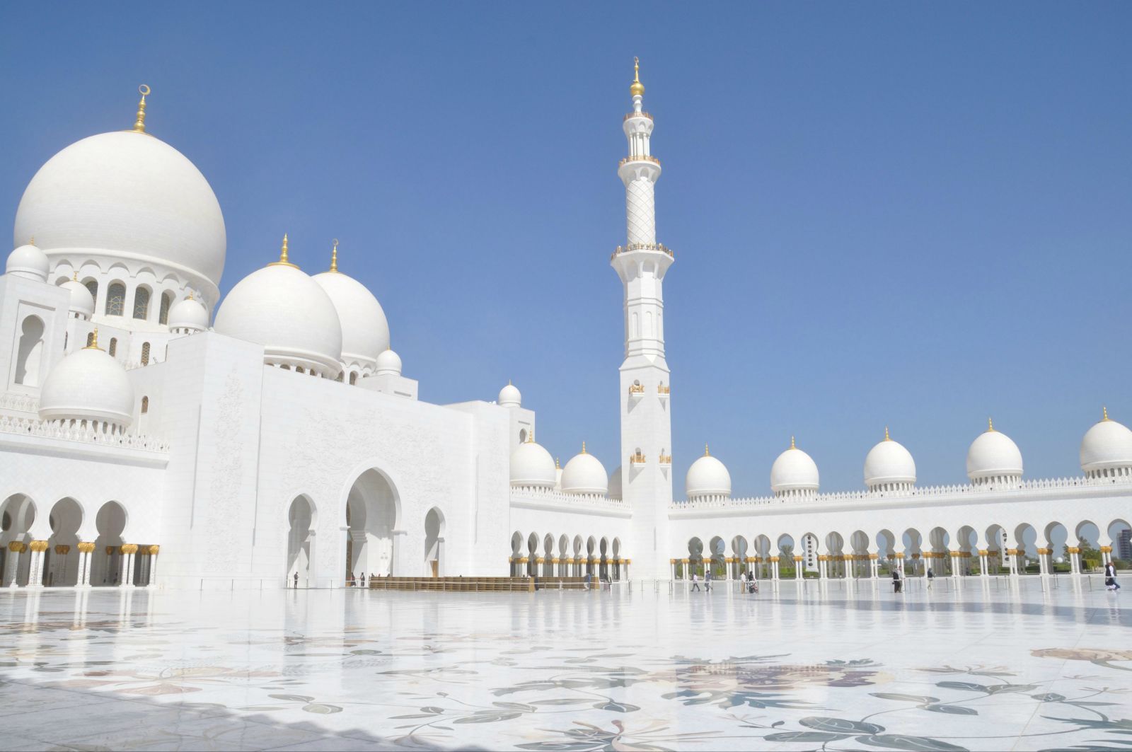 a>信徒礼拜的地方,词根为"拜倒"的意思,因为穆斯林礼拜时需要拜倒叩拜