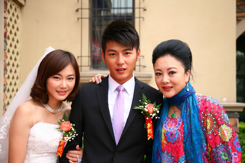 ="gnx0zf4sw2">《喜事成双》是由谷锦云执导,张迪编剧,赵子靓,王建福