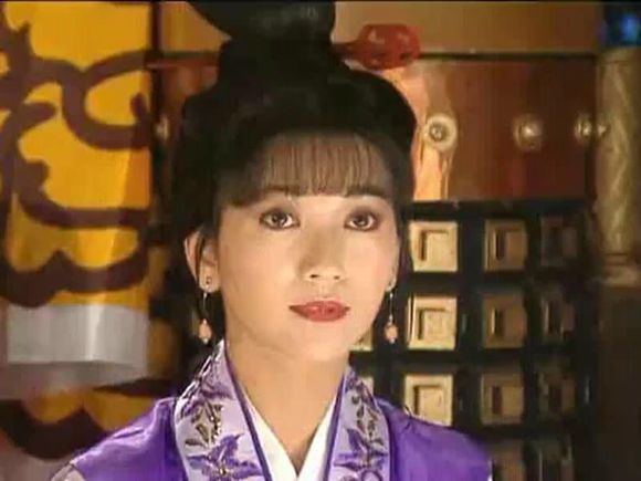  p>《秦始皇与阿房女》又名《秦始皇的情人》,根据历史小说《阿房宫》