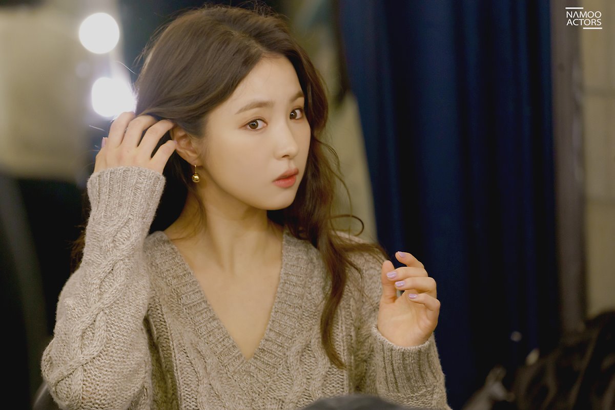  p>申世景(shin se kyung),1990年7月29日出生于韩国首尔市.