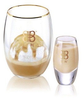  p>百利甜酒(英文名:baileys  )是一款洋酒,属于爱尔兰威士忌,该酒