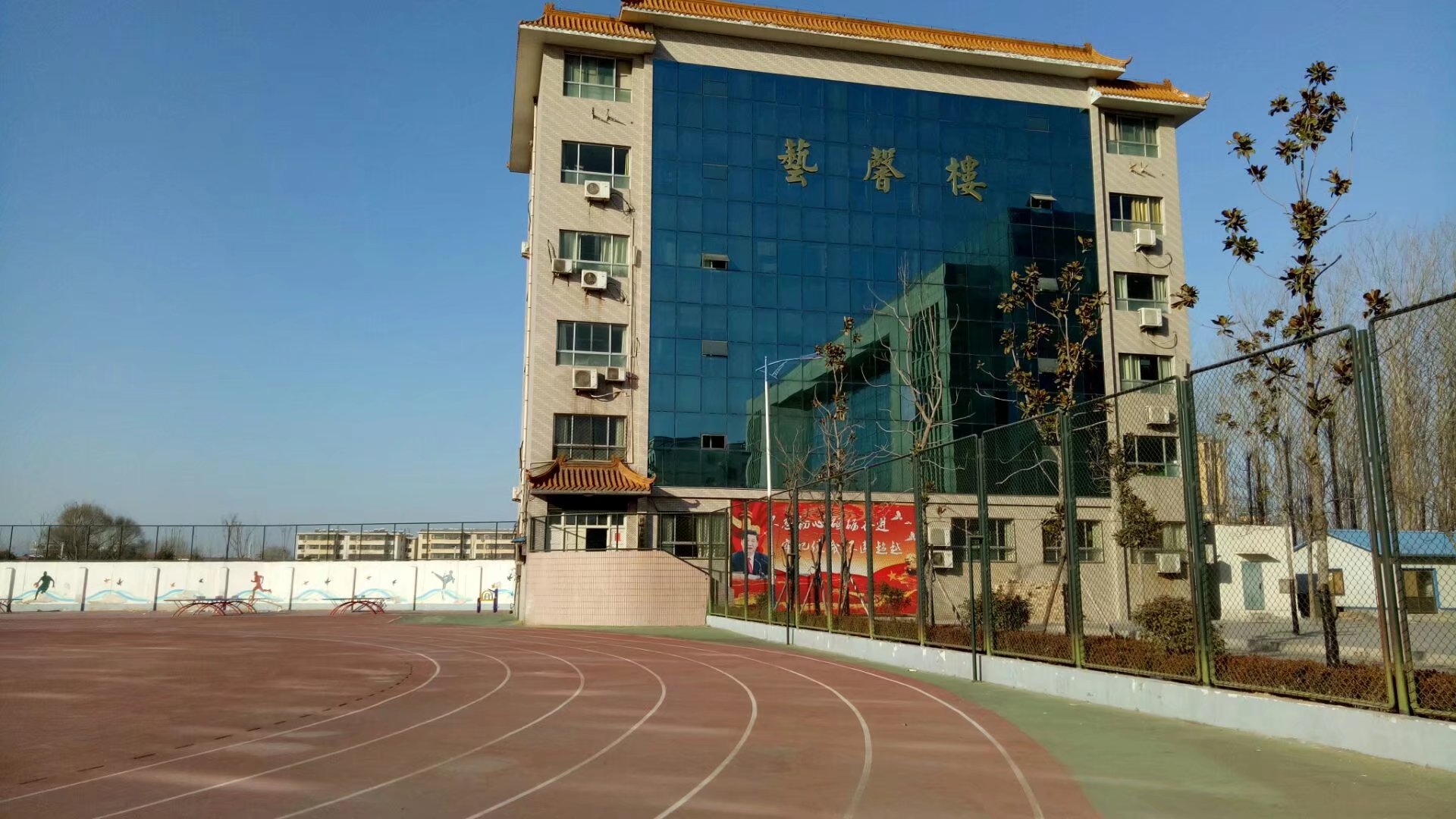  p>郓城县实验中学于1982年筹建,1985年正式招生,是一所以校风淳正