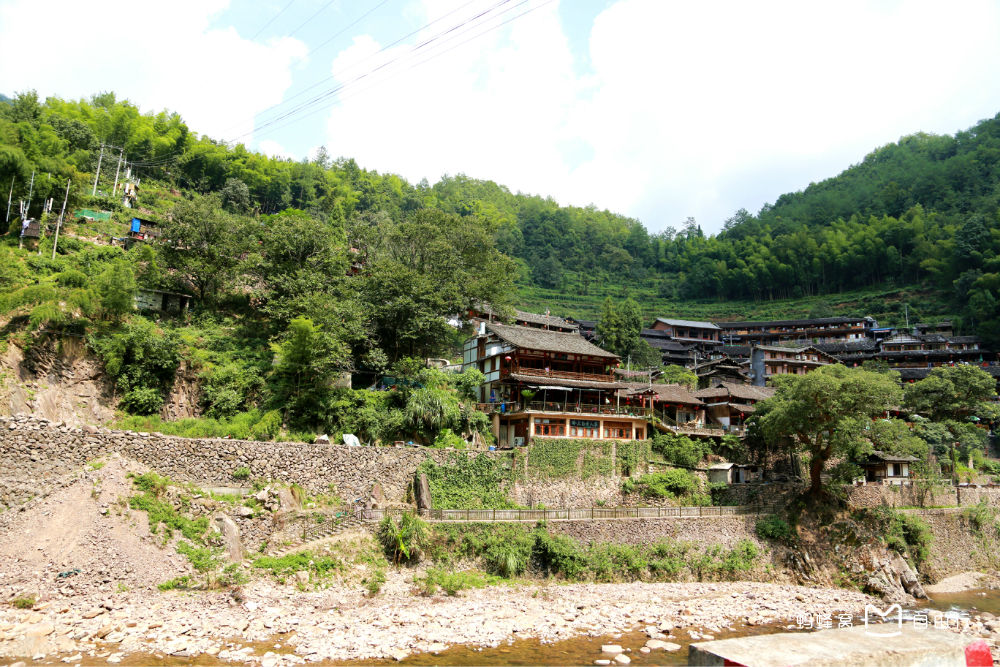  p data-id="gnbizb0gw3">岭上人家位于永嘉县鹤盛乡岭上村内,坐落在