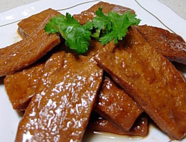  p>巴东五香豆腐干是一道美味风味小吃,主要制作食材是豆腐干,配料是