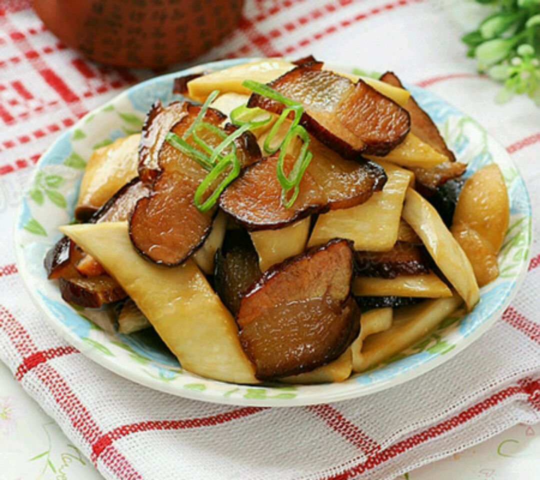 熏腊肉炒杏鲍菇