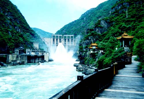  p>1959年,由于在红寺湖兴修水库,大水淹没了红寺庙,因此取名红寺坝