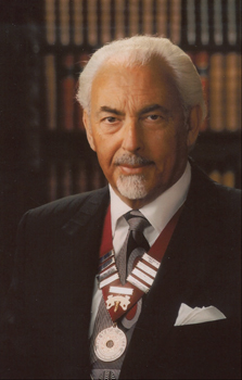  p>大卫·巴格拉斯于50年前表演了一个"any card at any number"的