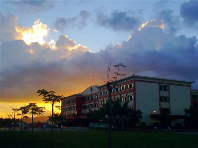 海丰县林伟华中学