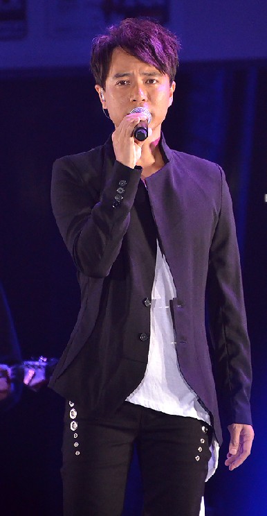  p>李克勤(hacken lee),1967年12月6日生于中国香港,籍贯广东新会崖西