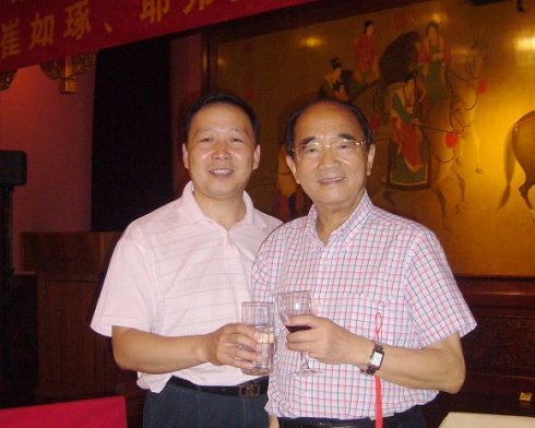  p data-id="gnbpt8geg2">王振东,中国民主建国会会员,中国书法家协会
