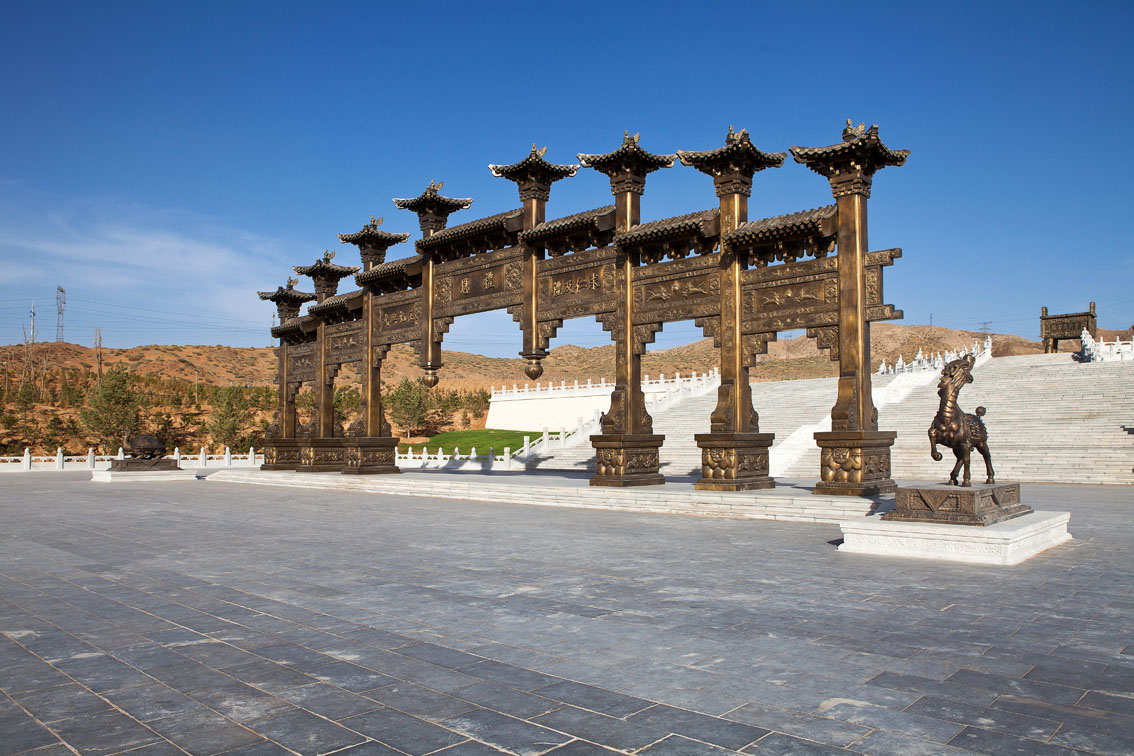  p>黄河坛全称是"中华黄河坛",也称为"中华黄河圣坛",是黄河金岸的