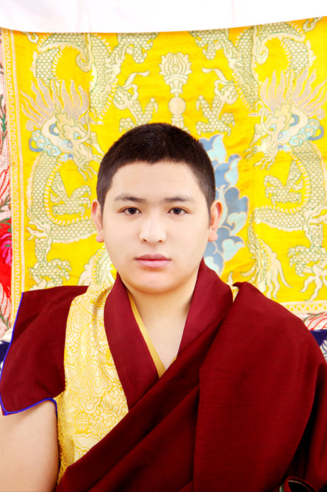 根让秋扎,现为川西北色达甲修寺的第十四代活佛,仁波切于1988年 一个