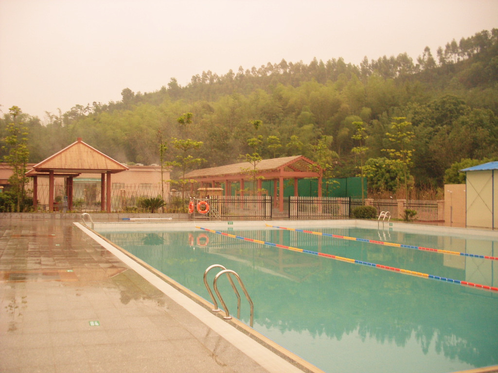 一家四星级旅游会议度假酒店,位于风景如画的aaaaa级风景区"丹霞山" a