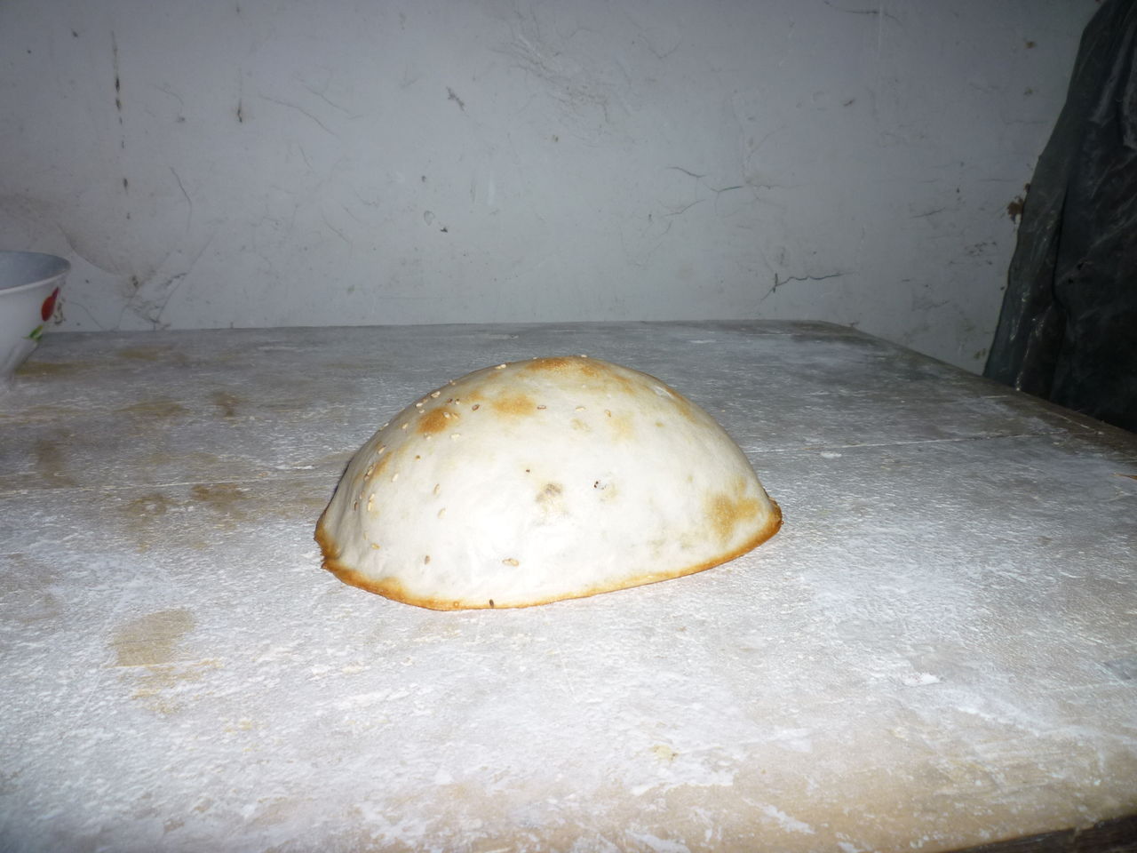  p>郑母烧饼是山东青州传统名吃,郑母烧饼形为半球状,两个合为一球体