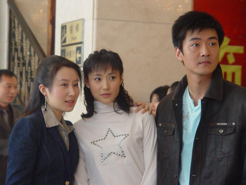 《红官窑》是李森执导,崔麟,张永胜编剧,李进荣,舒畅等主演的都市电视