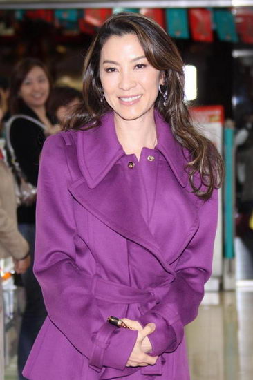  p>杨紫琼(michelle yeoh),1962年8月6日出生于马来西亚霹雳州怡保