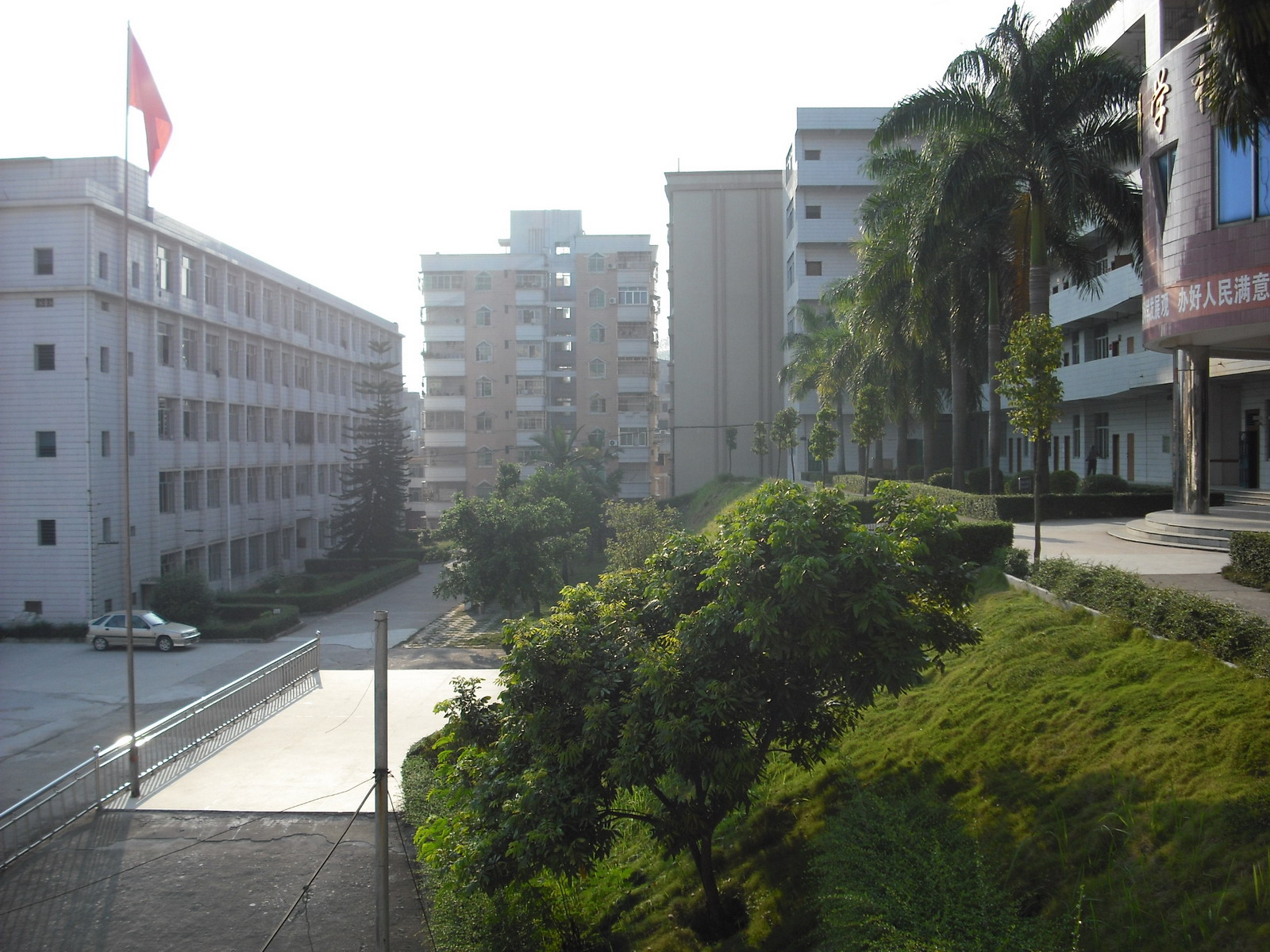  p>信宜市华侨中学创办于1957年,是信宜市"五大优质高中强校"之一,除